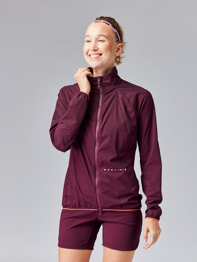 Martini Sportswear - FLOWTRAIL Jacket W - Windbreaker Jacken in black - Vorderansicht Model - Damen