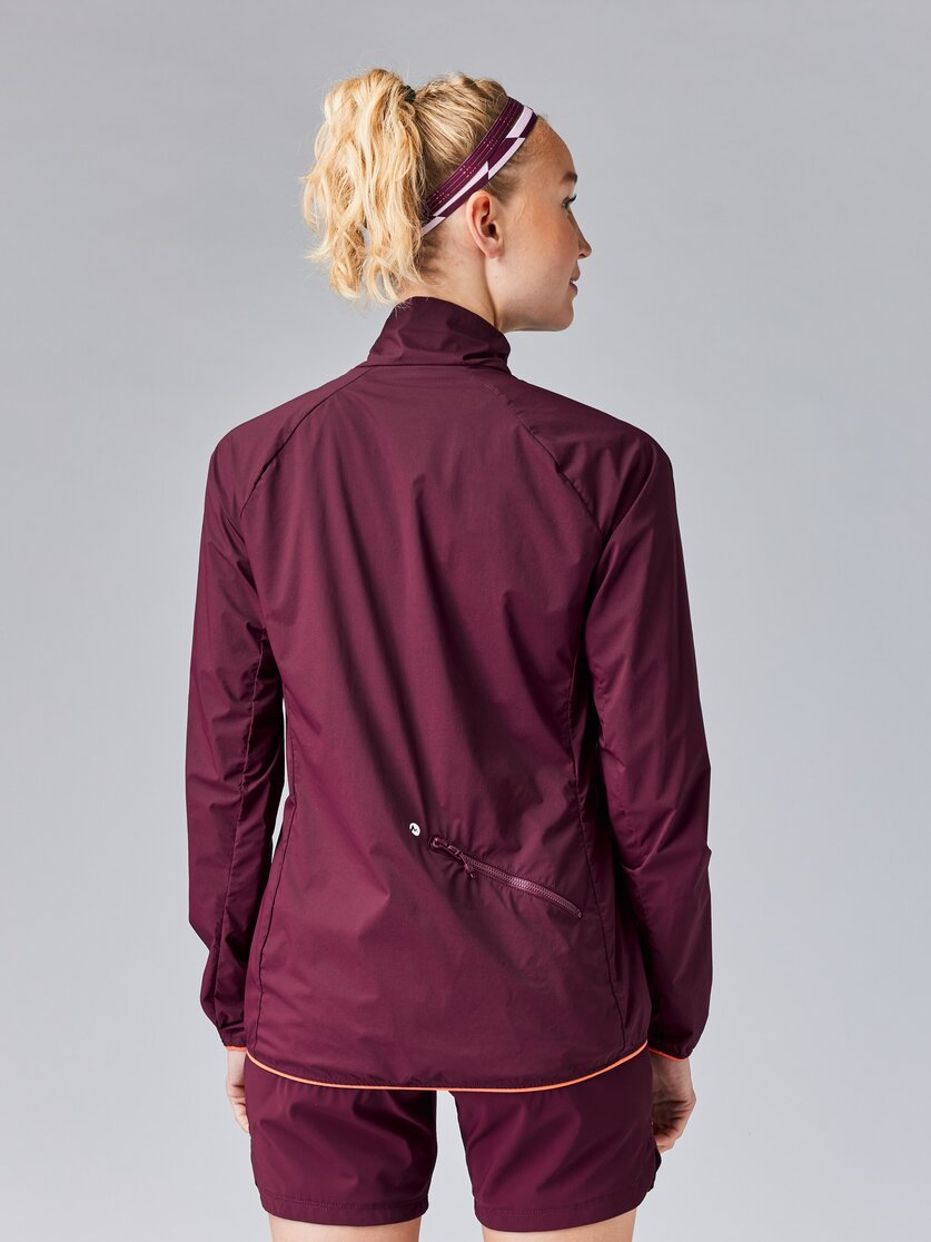 Martini Sportswear - FLOWTRAIL Jacket W - Windbreaker Jacken in black - Rückansicht Model - Damen