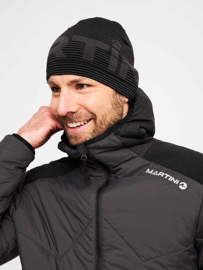 Martini Sportswear - Yalca Seamless Cap Uni - Mütze in winter apple-black - Vorderansicht Model - Unisex