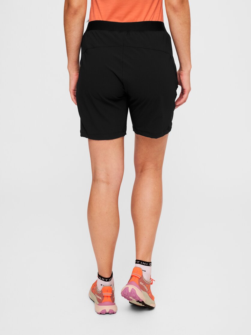 Martini Sportswear - Highventure Alpine Shorts W - Kurze Hosen in black - Rückansicht Model - Damen