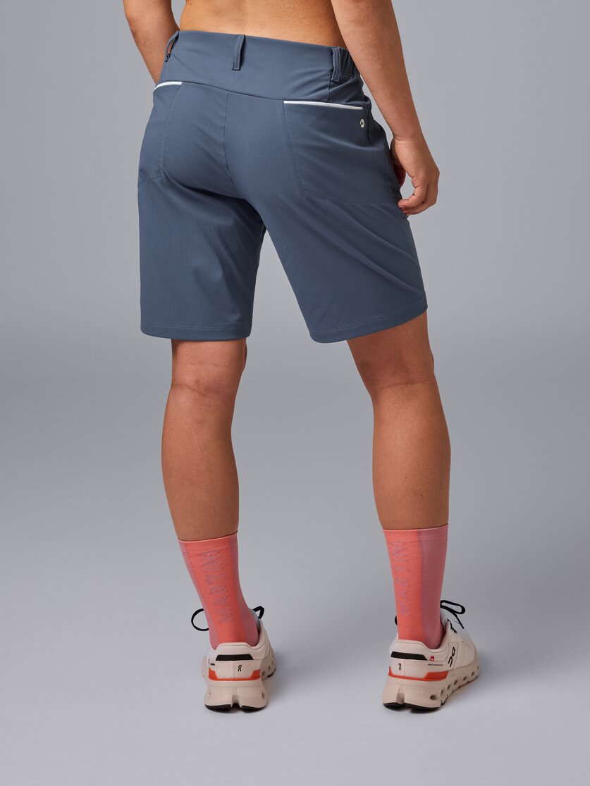 Martini Sportswear - Via Shorts W - Shorts in black - vista laterale modello - Donna