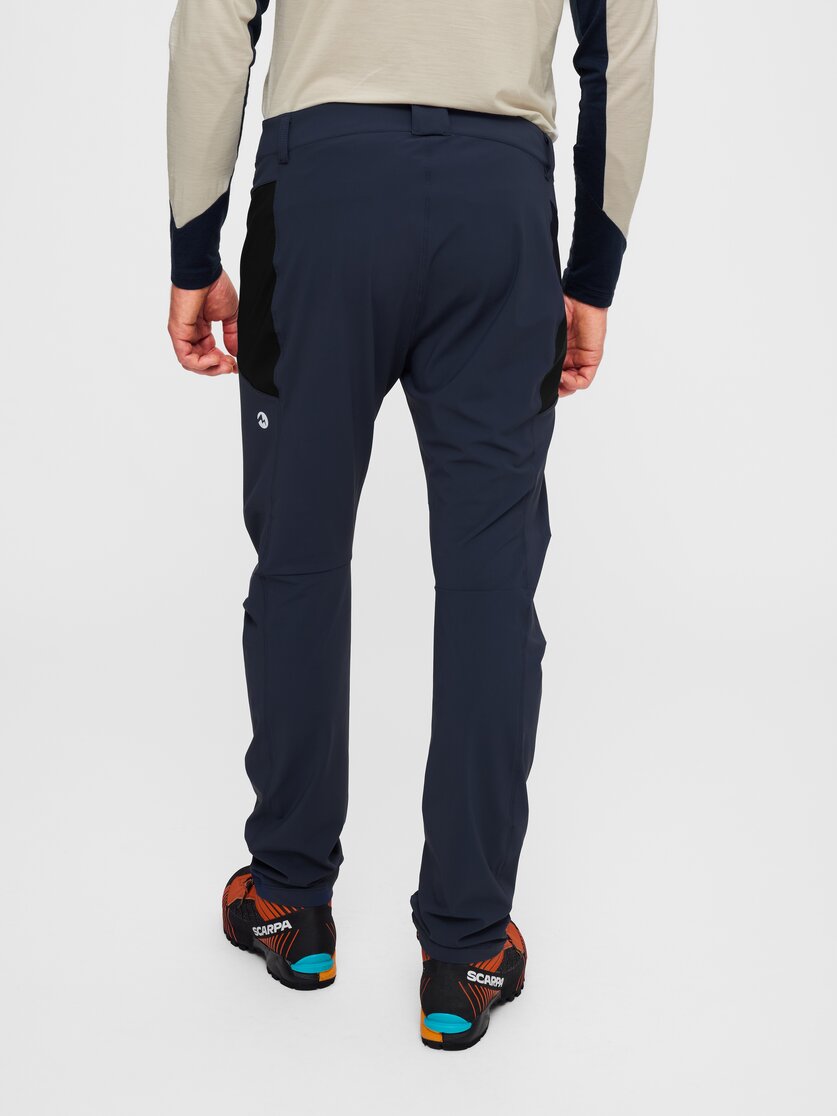 Martini Sportswear - Alpmate Hill Pants M - Lange Hosen in true navy-black - Rückansicht Model - Herren