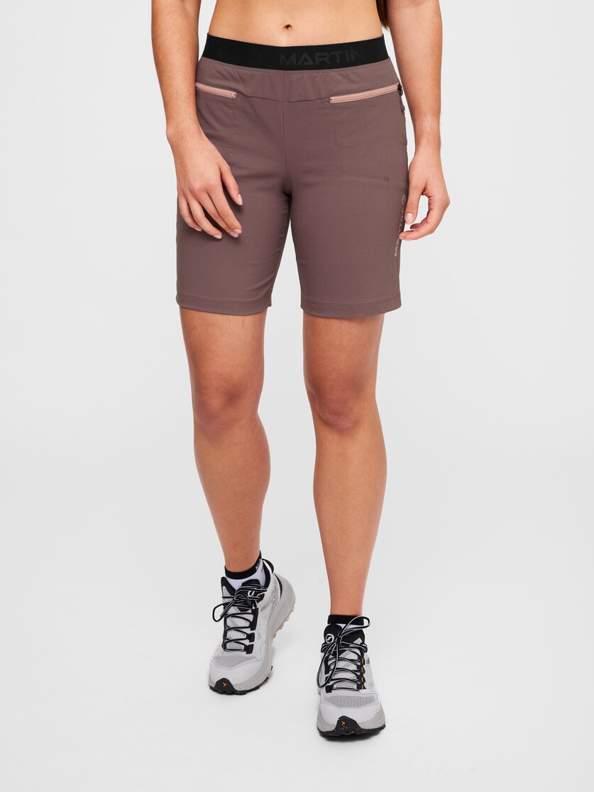 Martini Sportswear - Via Shorts W - Kurze Hosen in black-white - Vorderansicht Model - Damen