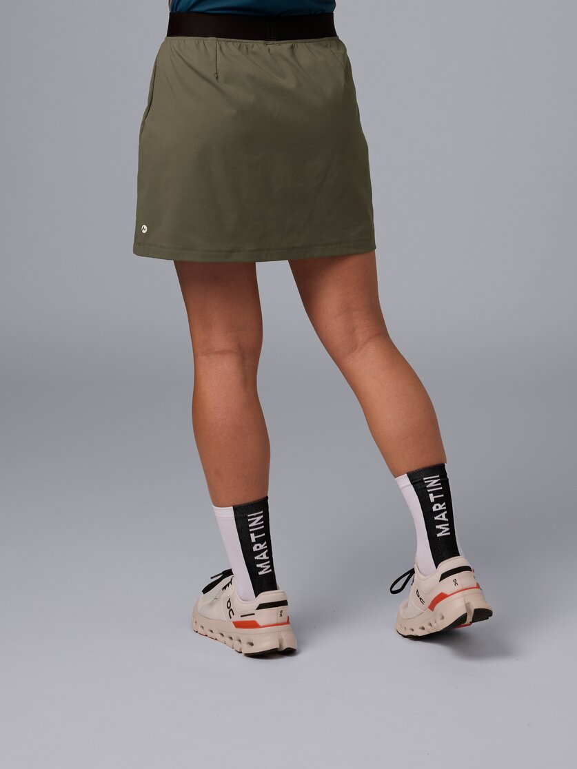 Martini Sportswear - Hillclimb Skirt W - Röcke in black - Rückansicht Model - Damen