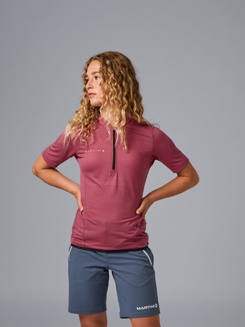 Martini Sportswear - Flowtrail Halfzip Shirt W - T-Shirts in black - front view model - Women