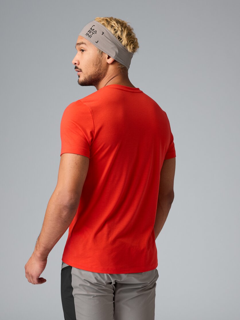 Martini Sportswear - Daybreaker Shirt M - T-Shirts in white-black - vista laterale modello - Uomo