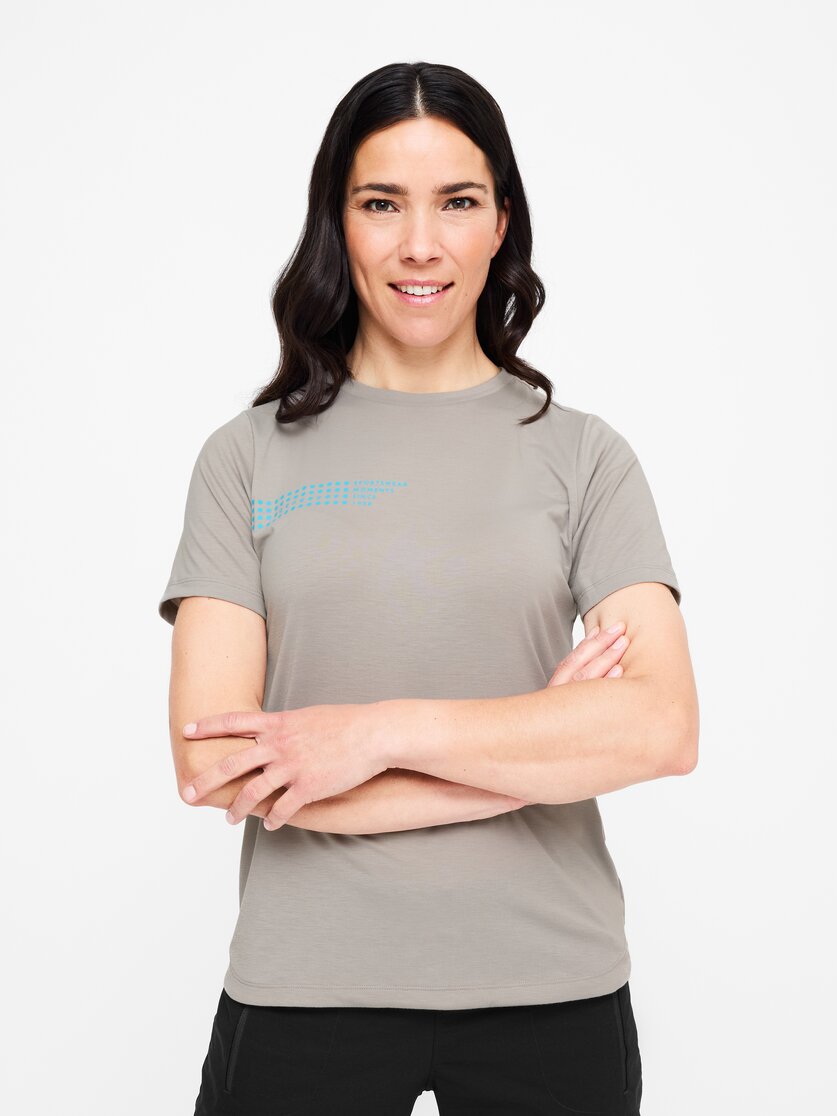 Martini Sportswear - Hillclimb Shirt W - T-Shirts in black-white - Vorderansicht Model - Damen